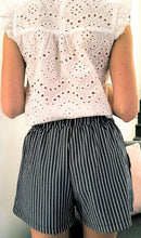 Short Antigone rayé gris foncé