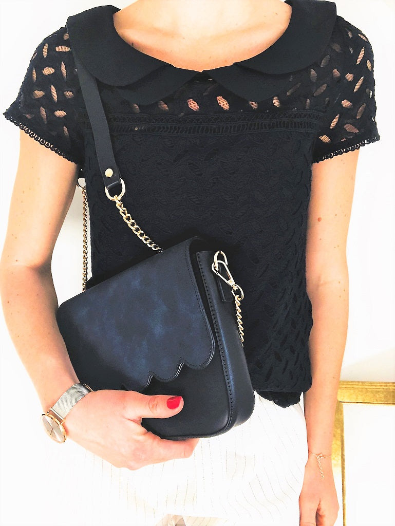 Sac pochette à bandoulière chaine dorée marine