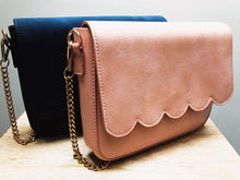 Sac pochette à bandoulière chaine dorée rose