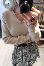 PULL BEIGE DENTELLE