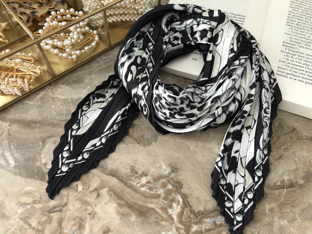 Foulard plissée touché soie