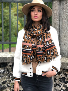 Foulard motifs léopard